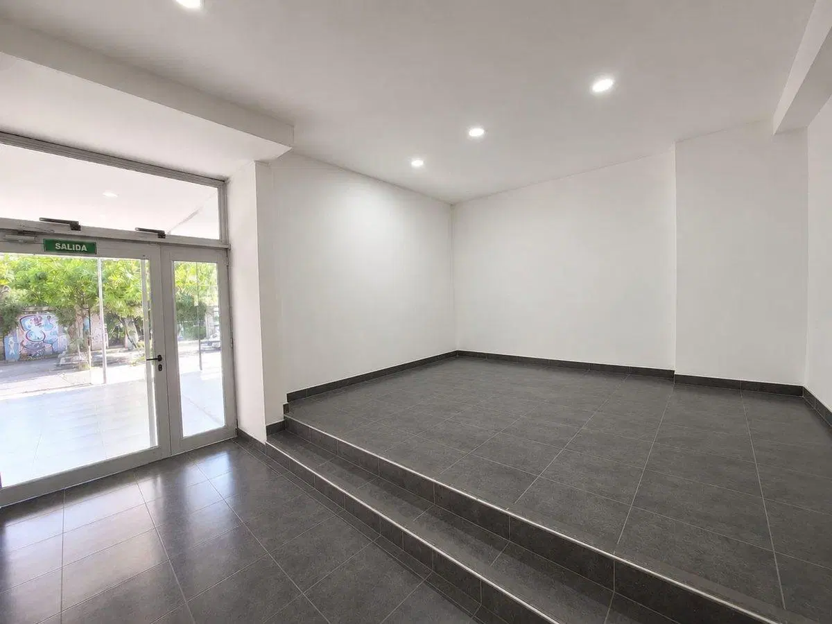 LOCAL EN VENTA SOBRE MENDOZA CASI 24 DE SEPTIEMBRE 4