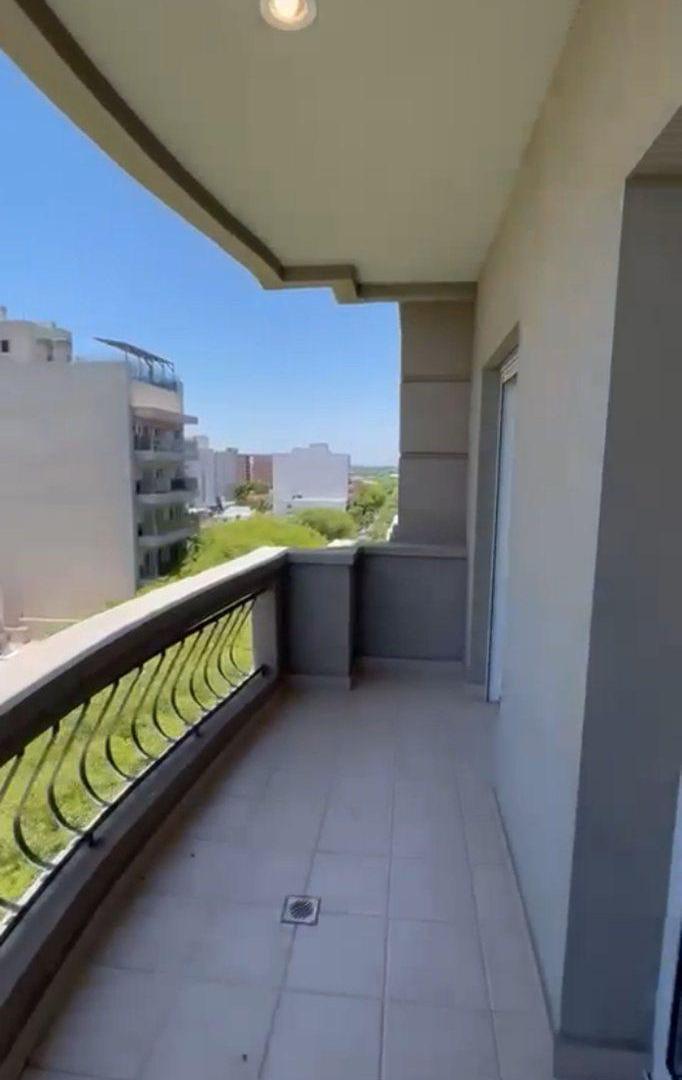 Venta depto. 2 dorm. con cochera Av. Roca y Mitre
