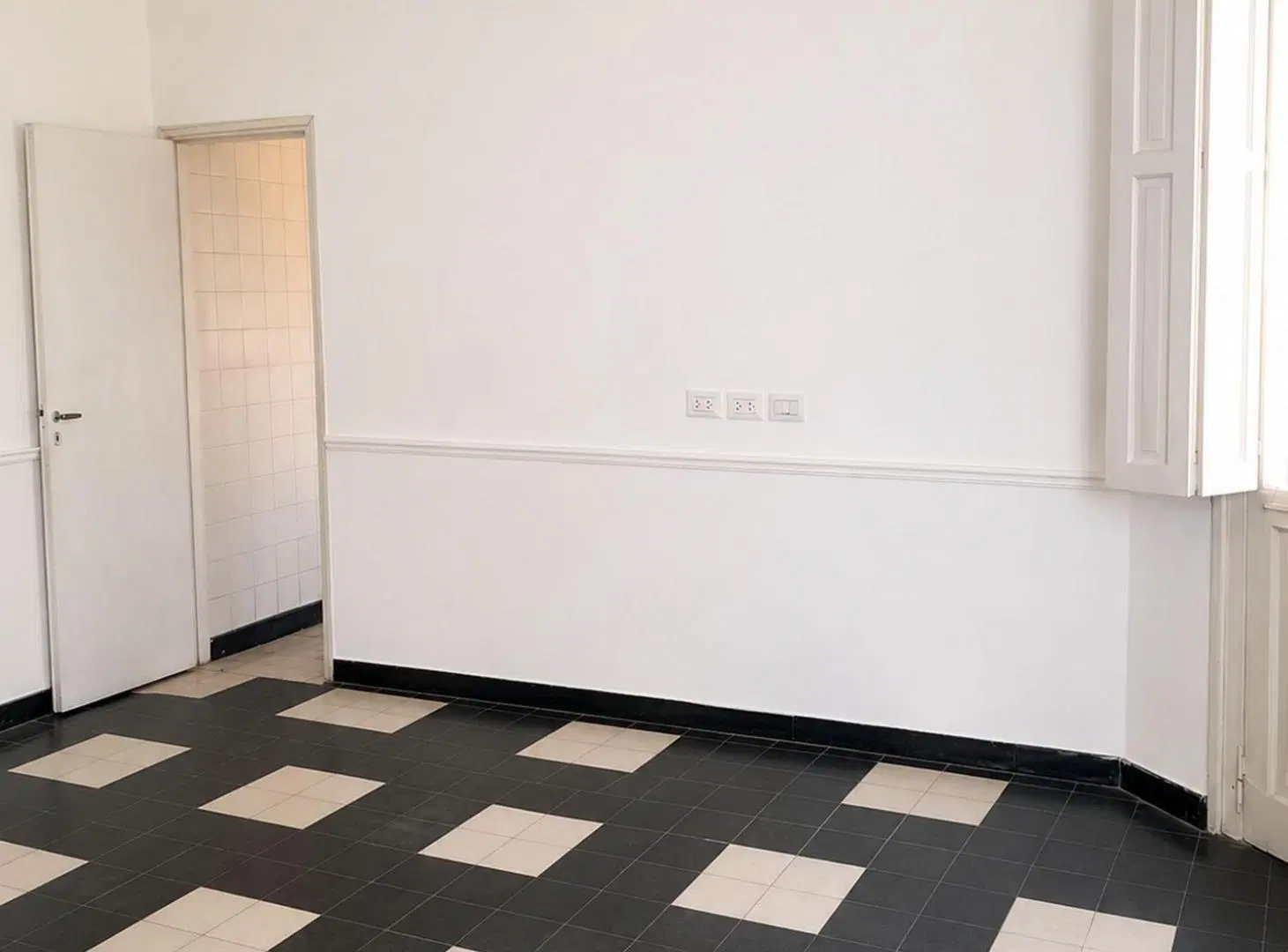 EN VENTA - CASA CON LOCAL COMERCIAL - AV. BELGRANO 5