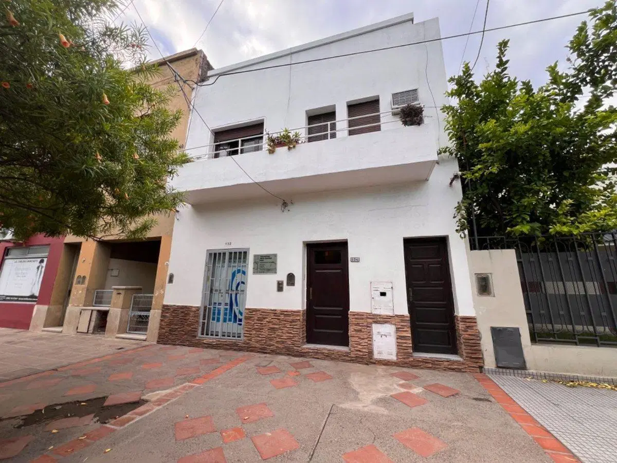 VENTA DOS CASAS CON LOCAL EN ZONA CASA DE GOBIERNO 2