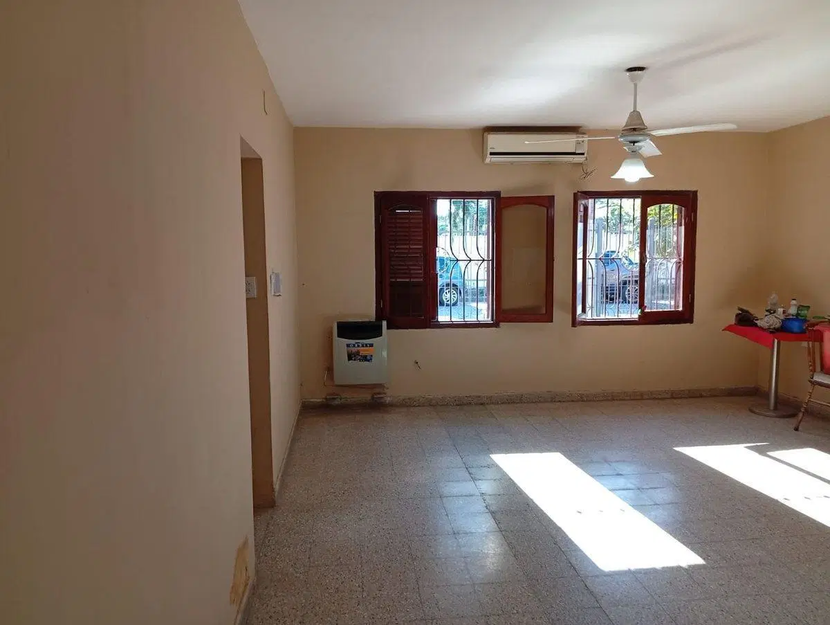 CASA EN VENTA DE 3 DORMITORIOS 4