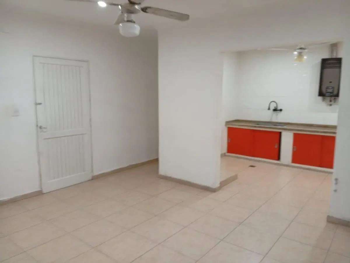 VENTA DE CASA DE 3 DORMITORIOS 4