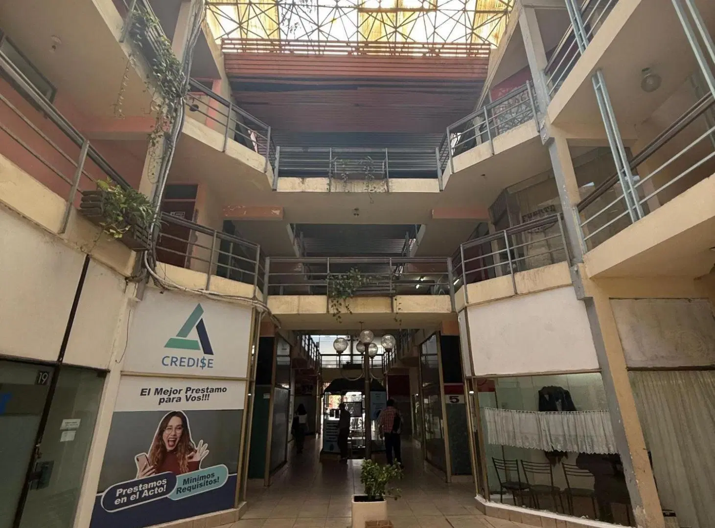 VENTA LOCAL COMERCIAL EN GALERIA CENNTRAL 8