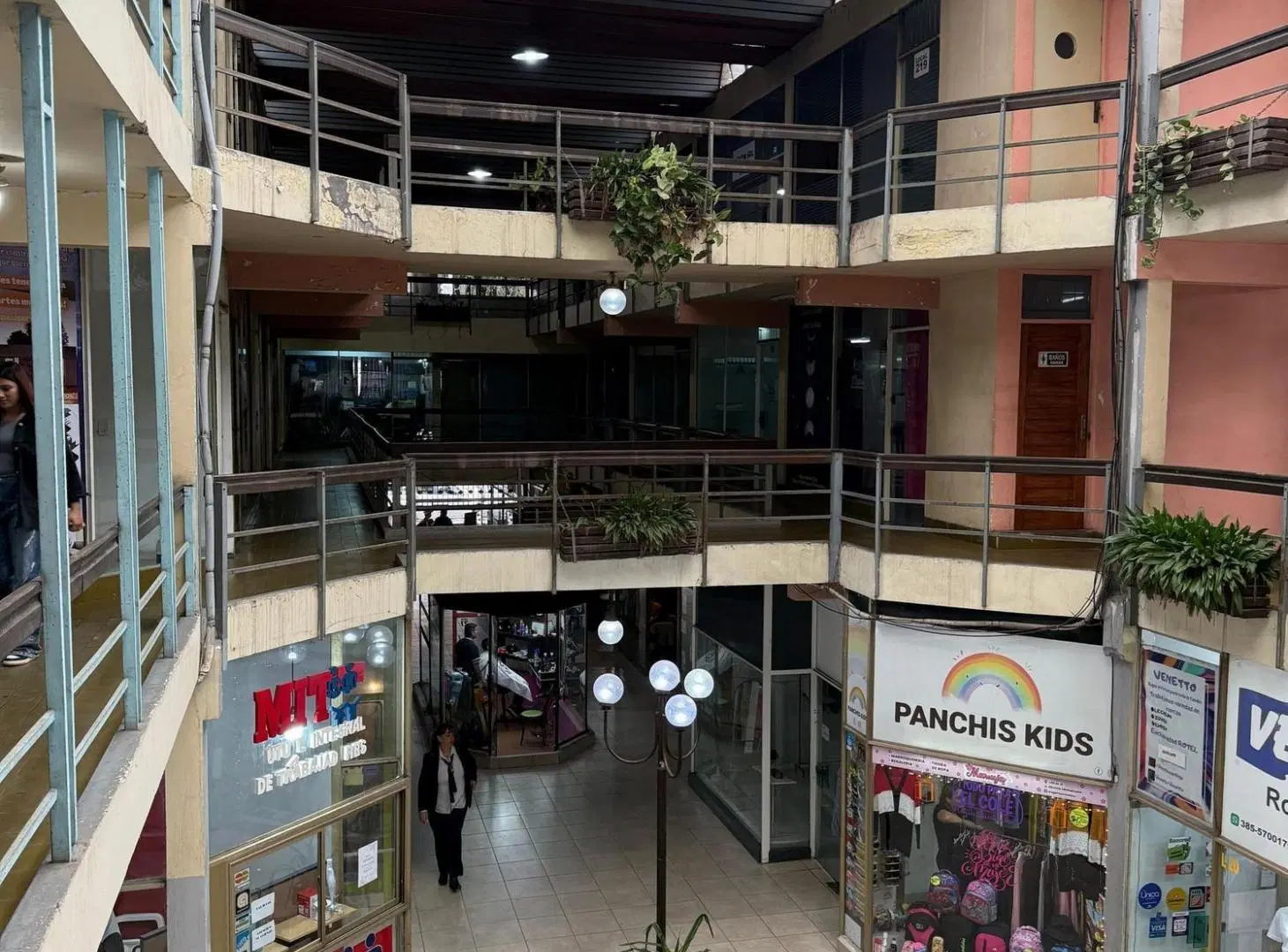 VENTA LOCAL COMERCIAL EN GALERIA CENNTRAL 2