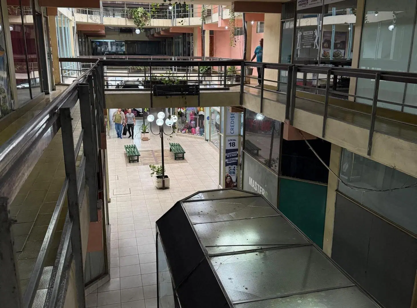 VENTA LOCAL COMERCIAL EN GALERIA CENNTRAL 5