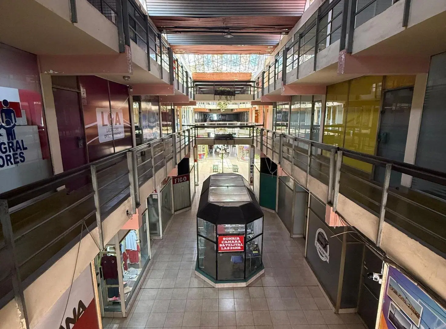 VENTA LOCAL COMERCIAL EN GALERIA CENNTRAL 4