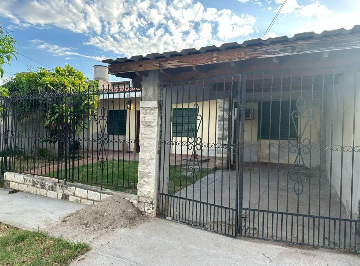 VENTA CASA 3 DORMITORIOS BARRIO AUTONOMIA 4