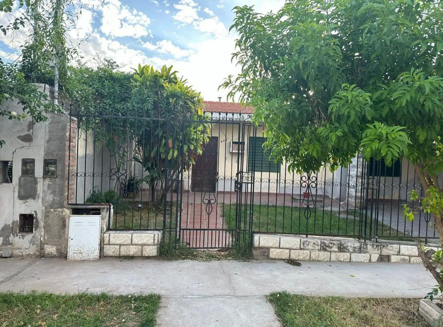 VENTA CASA 3 DORMITORIOS BARRIO AUTONOMIA 5