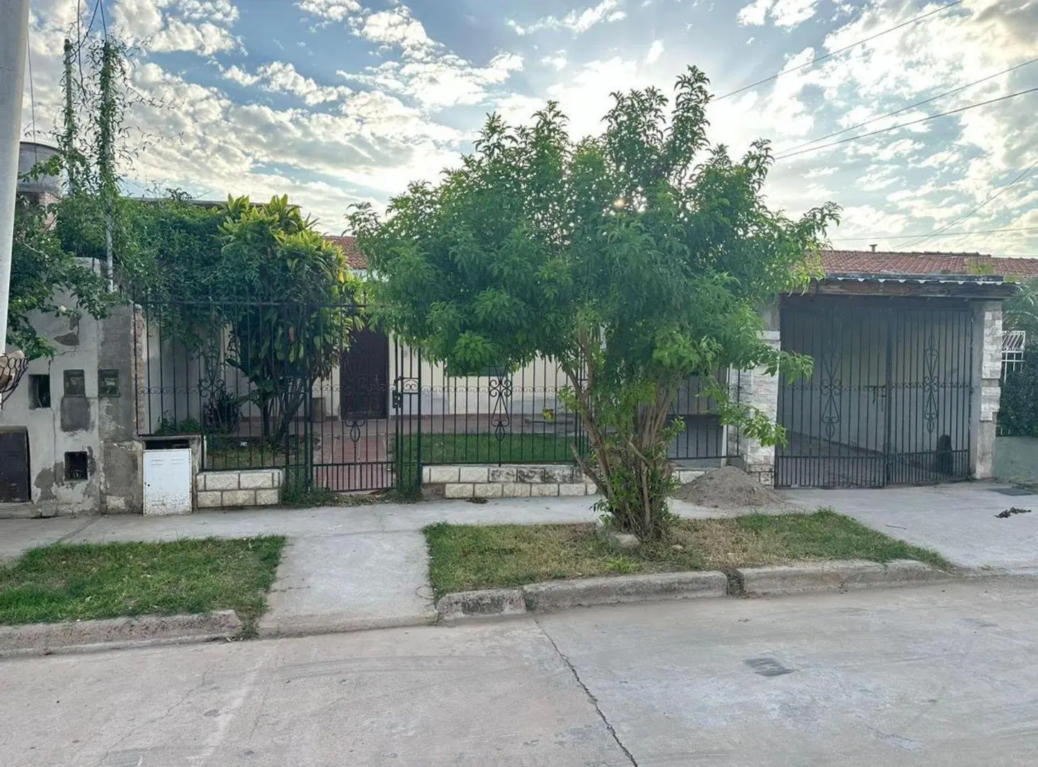 VENTA CASA 3 DORMITORIOS BARRIO AUTONOMIA 8