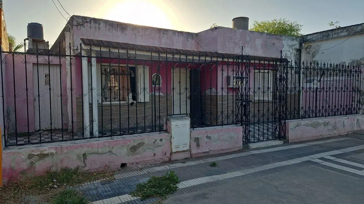 Venta casa a refaccionar zona Aguirre y Libertad 8