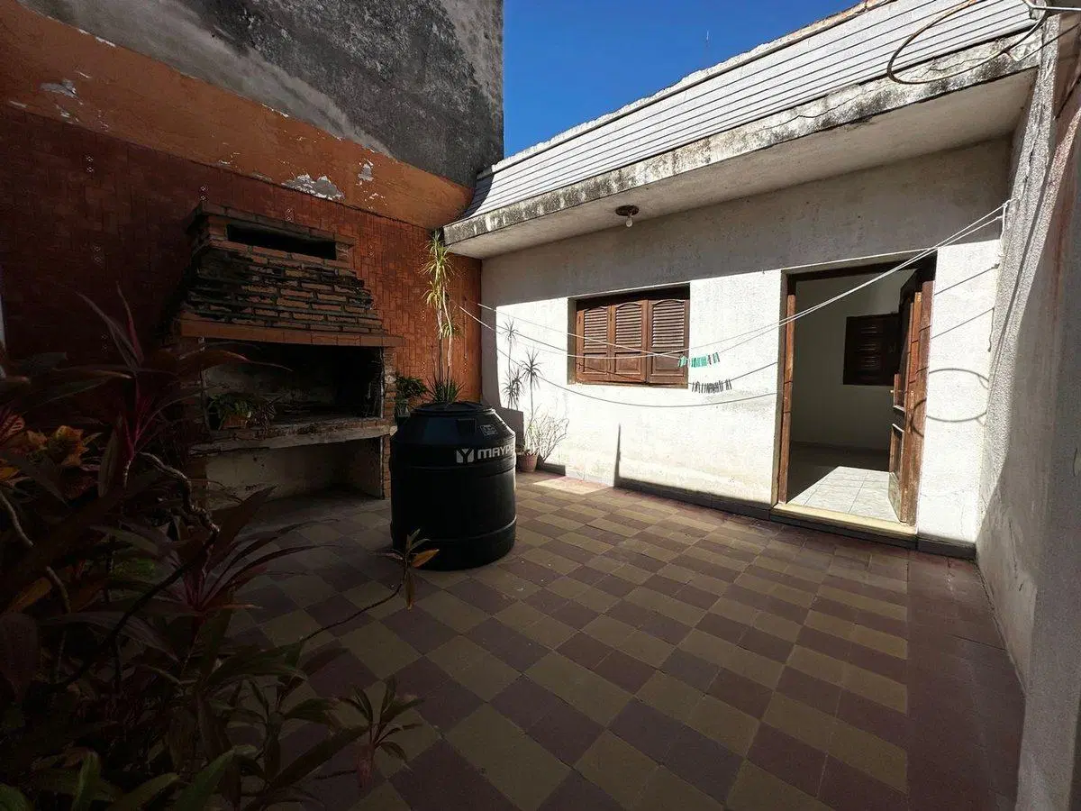 VENTA DE CASA PELLEGRINI Y ROCA 3