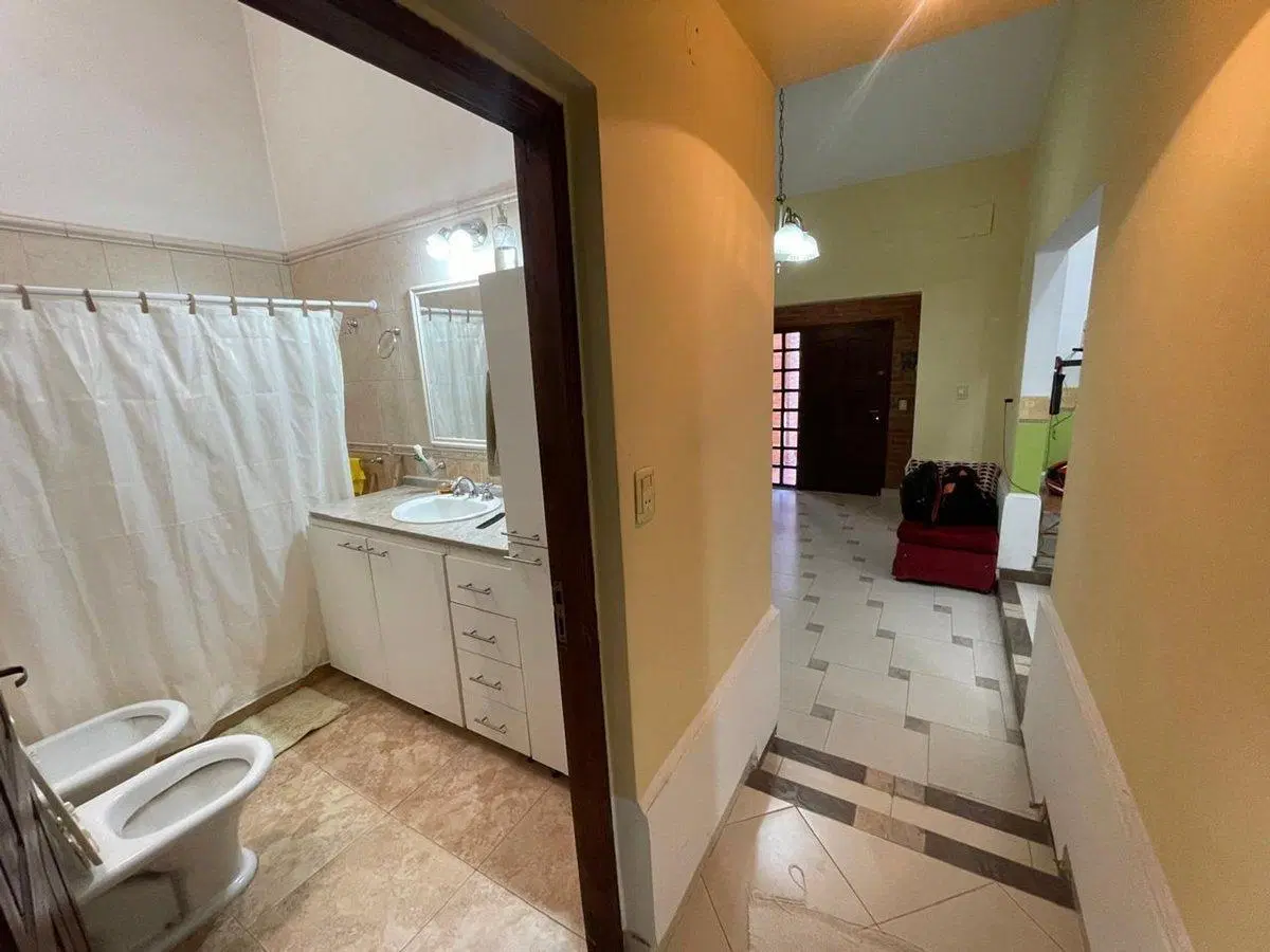 CASA EN VENTA - BARRIO PRIMERA JUNTA - 2 DORM. 5