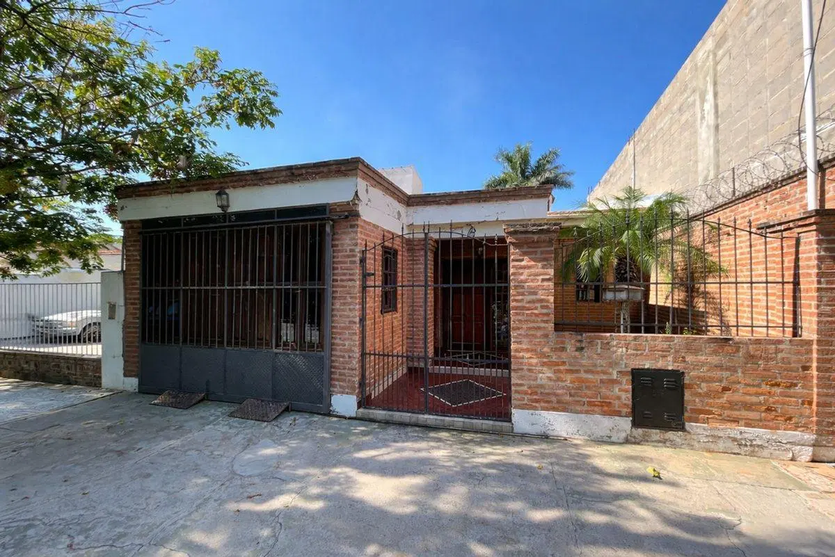 CASA EN VENTA - BARRIO PRIMERA JUNTA - 2 DORM. 3