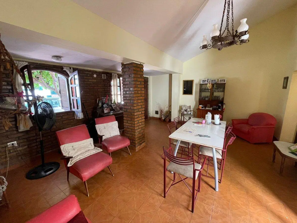 CASA EN VENTA - CHACABUCO AL 700 - BARRIO PARQUE 3