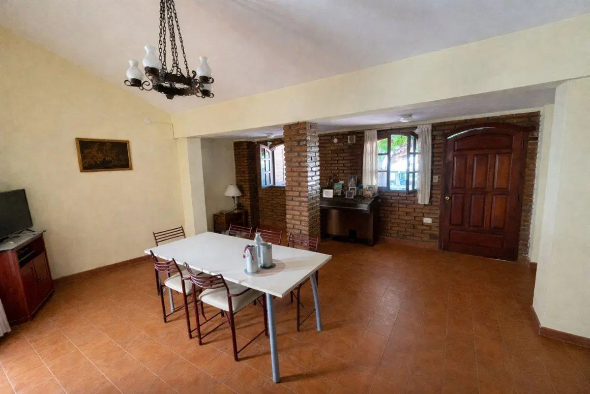 CASA EN VENTA - CHACABUCO AL 700 - BARRIO PARQUE 2