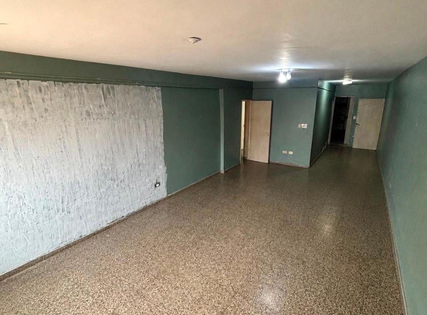 Foto de VENTA DE DEPARTAMENTO A REFACCIONAR, imagen 1
