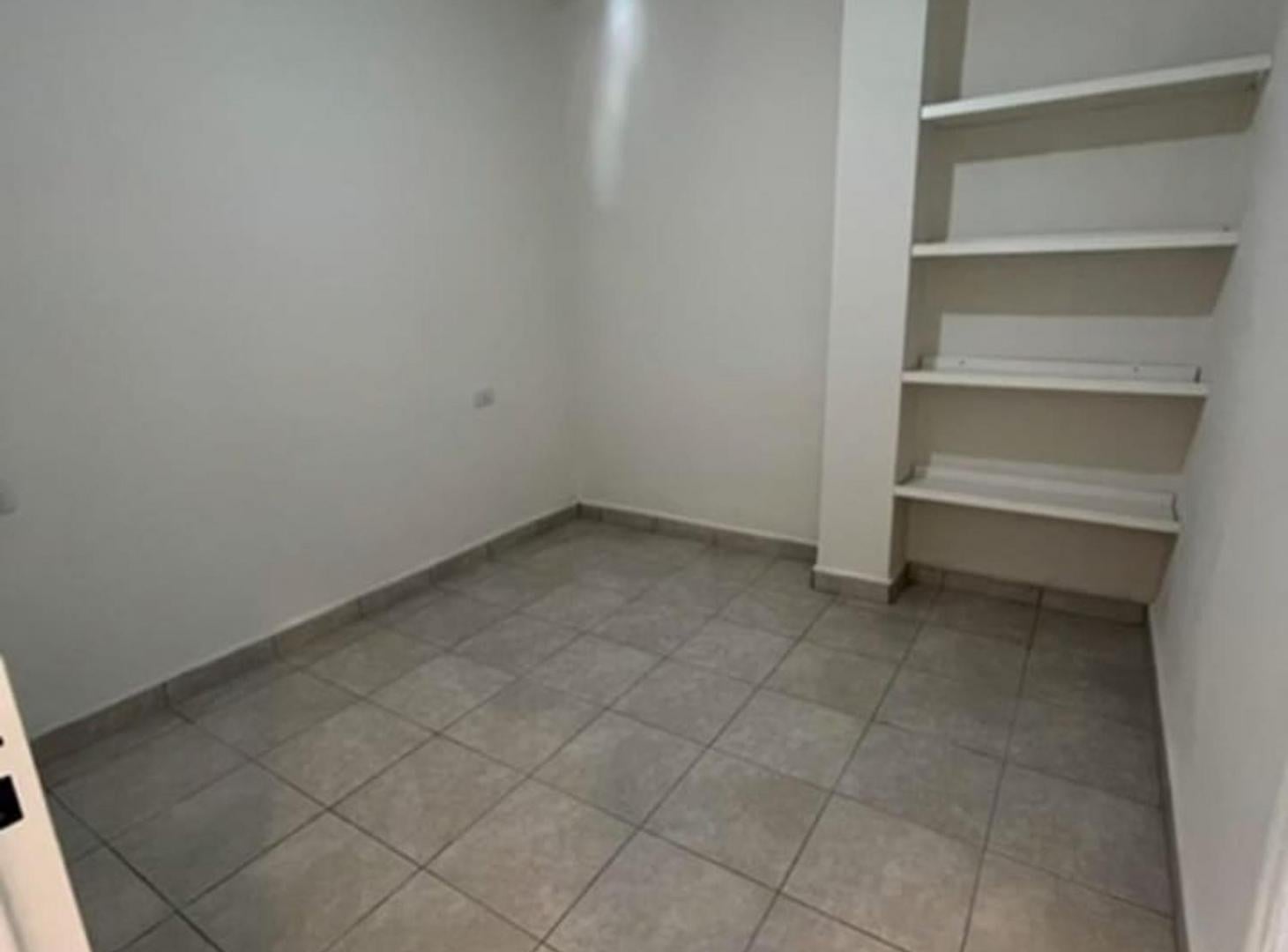 Foto de CASA MODERNA, 2 PLANTAS C/GARAGE · ZONA TRIBUNALES, imagen 4