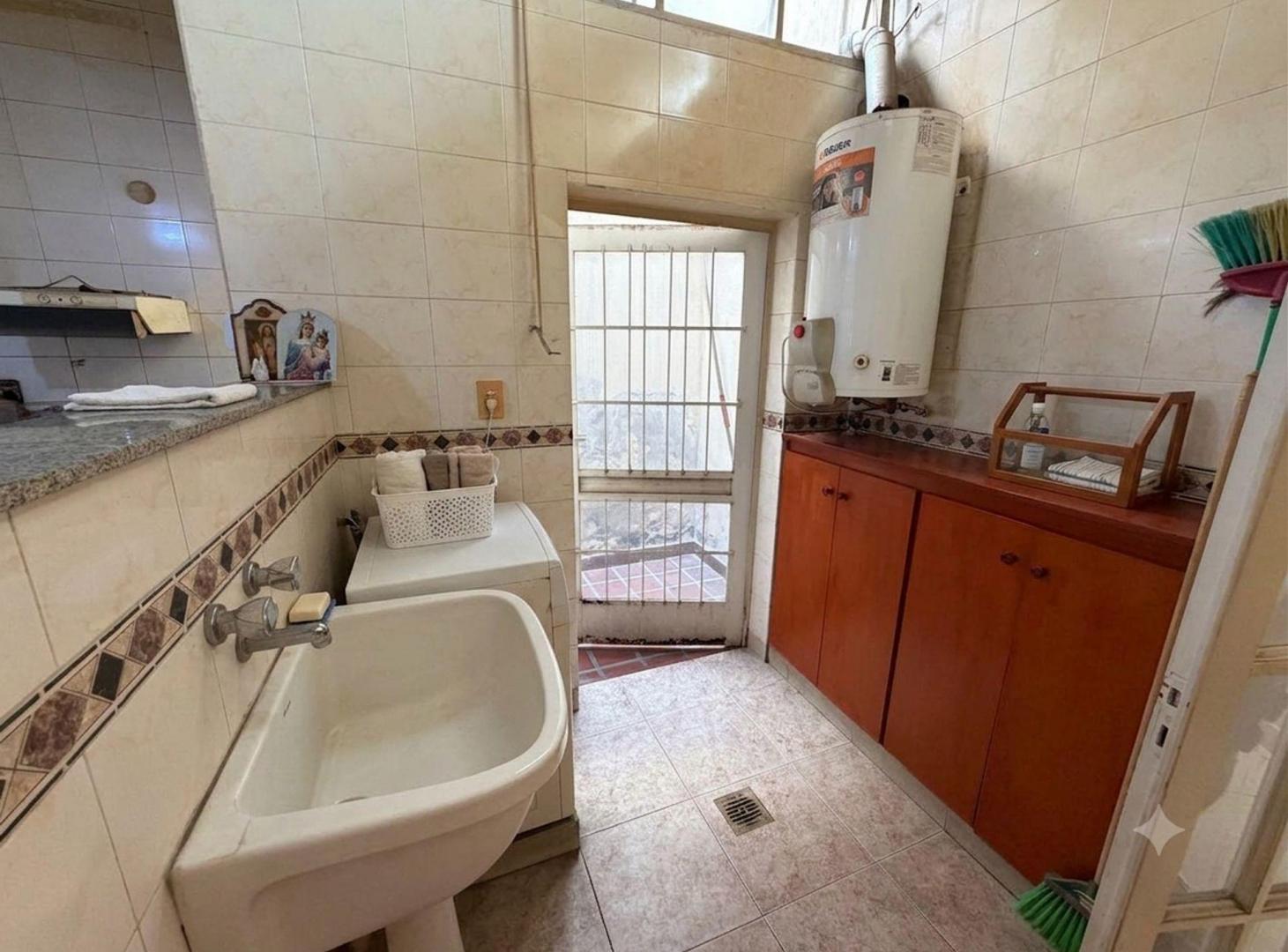 Foto de CASA EN VENTA - BARRIO BELGRANO - 4 DORMITORIOS, imagen 3