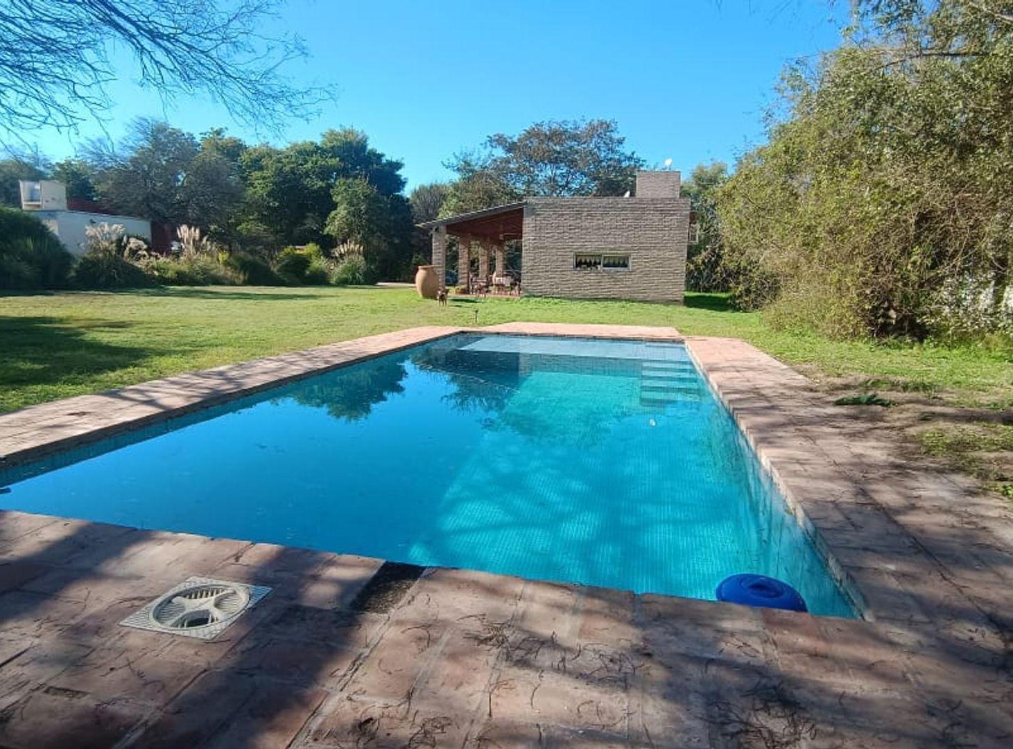 Foto de CASA EN VENTA - BARRIO PRIVADO EL TATU 1800 m2, imagen 1