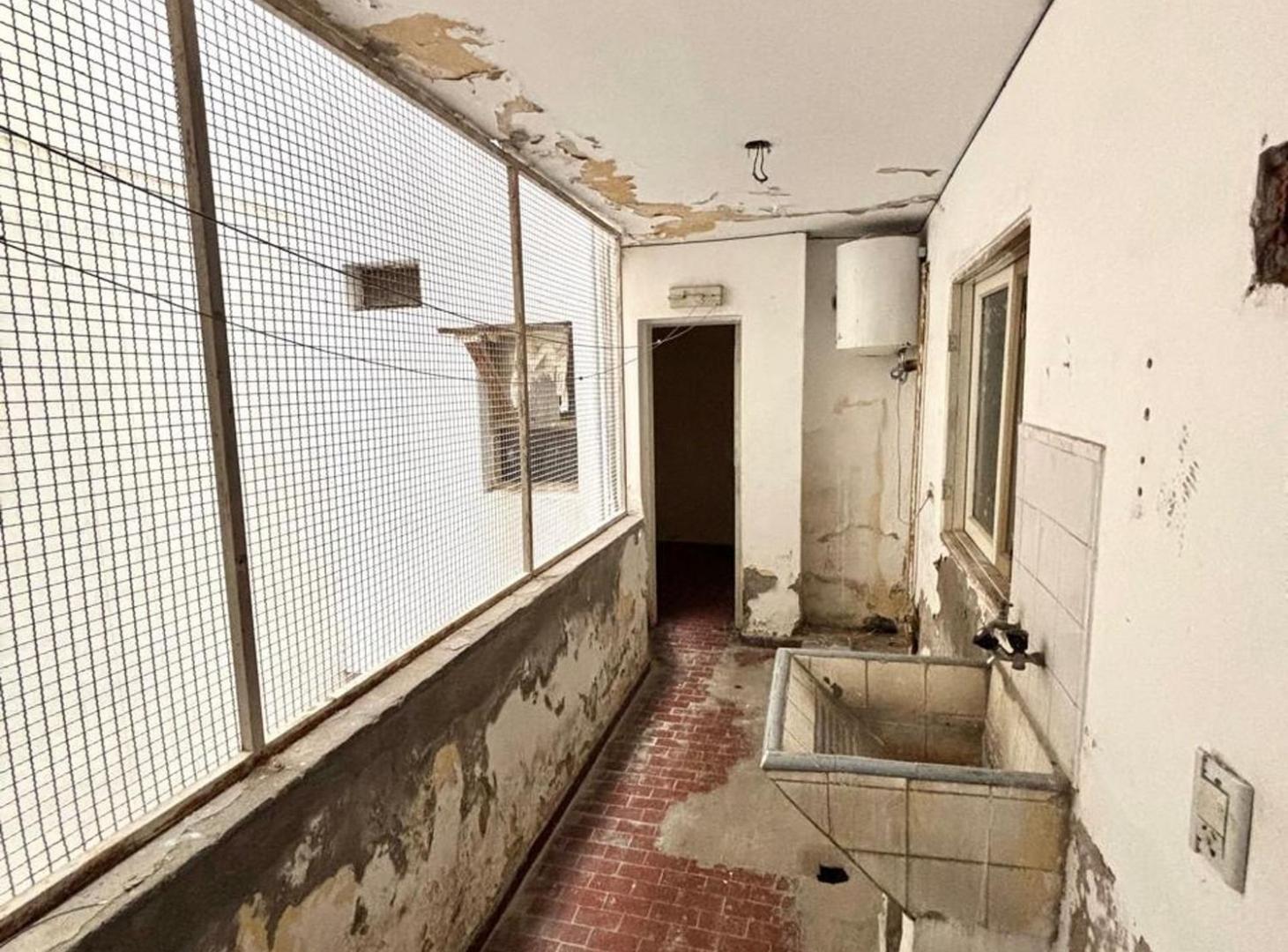 Foto de VENTA DE DEPARTAMENTO A REFACCIONAR, imagen 4