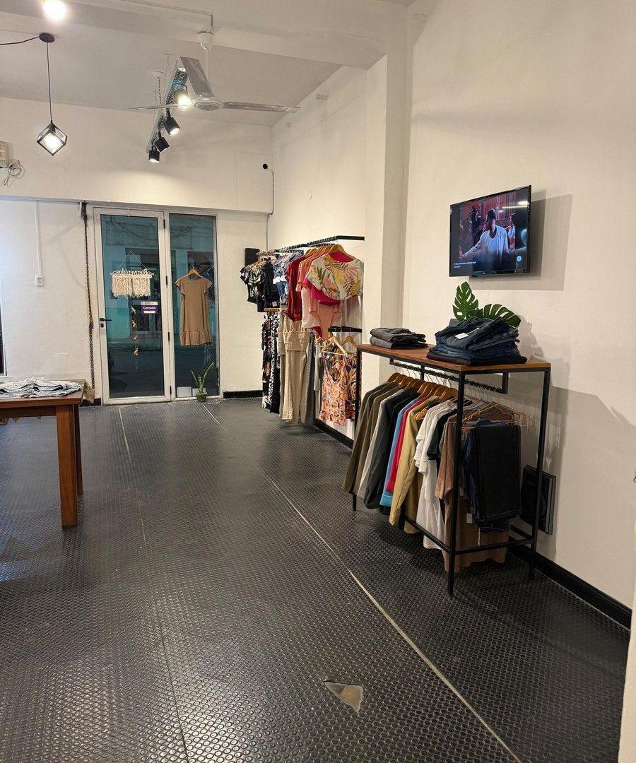 Foto de VENTA DE LOCAL CENTRICO LA PLATA Y JUJUY, imagen 3