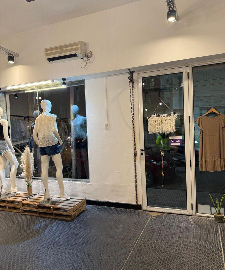 Foto de VENTA DE LOCAL CENTRICO LA PLATA Y JUJUY, imagen 2
