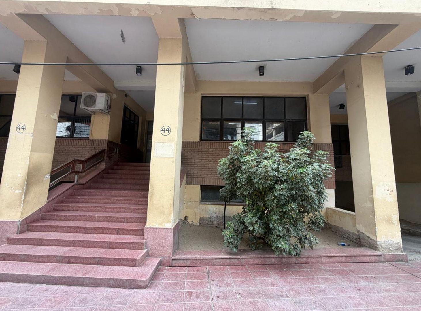 Foto de LOCAL COMERCIAL + 7 COCHERAS EN VENTA - B° CENTRO, imagen 3