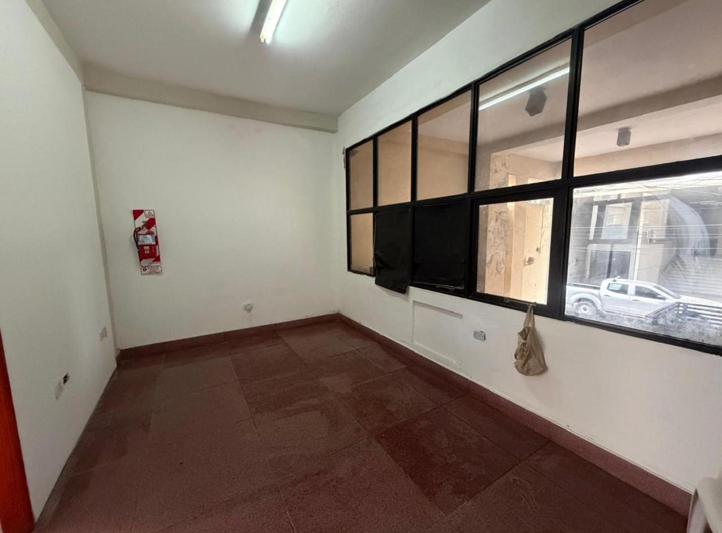 Foto de LOCAL COMERCIAL + 7 COCHERAS EN VENTA - B° CENTRO, imagen 4
