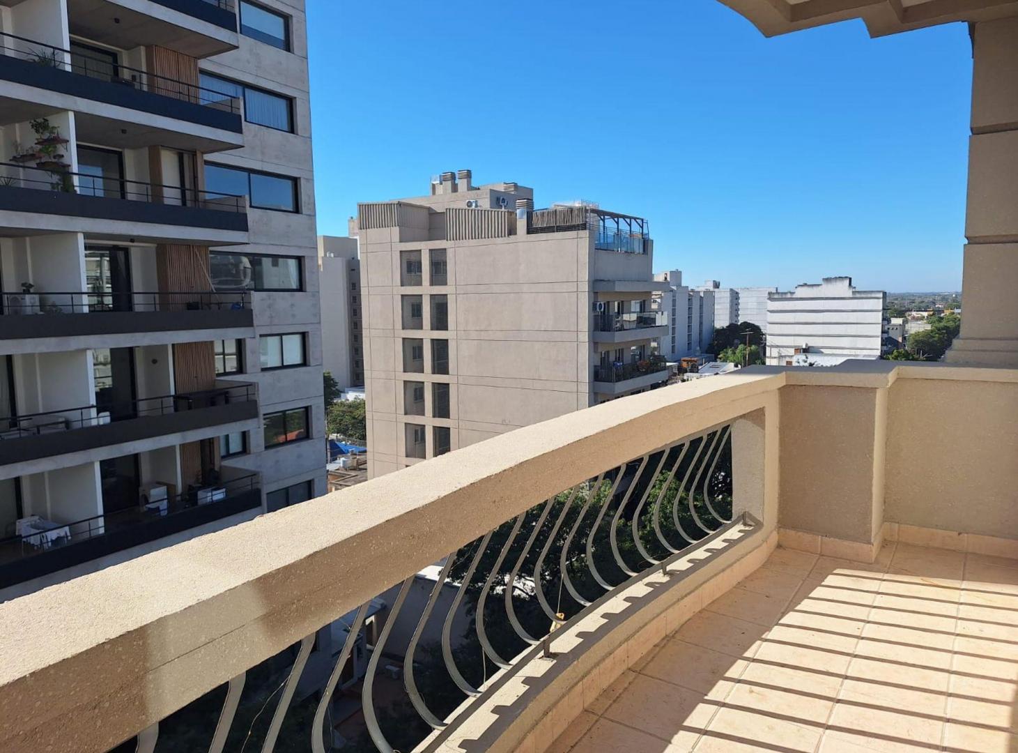 Foto de Venta depto. 2 dorm. con cochera Av. Roca y Mitre, imagen 3