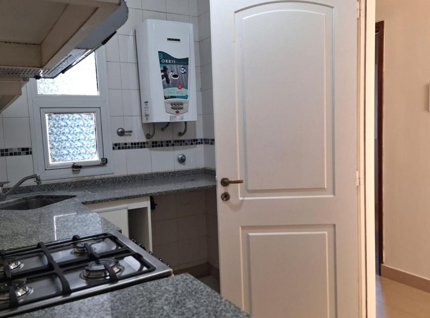 Foto de Venta depto. 2 dorm. con cochera Av. Roca y Mitre, imagen 1