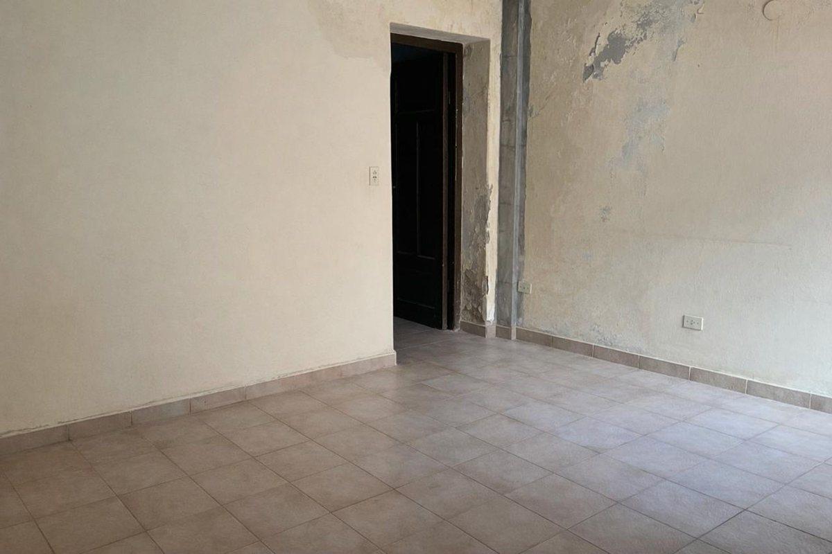 Foto de VENTA DE CASA A REFACCIONAR, CALLE SARMIENTO, imagen 3