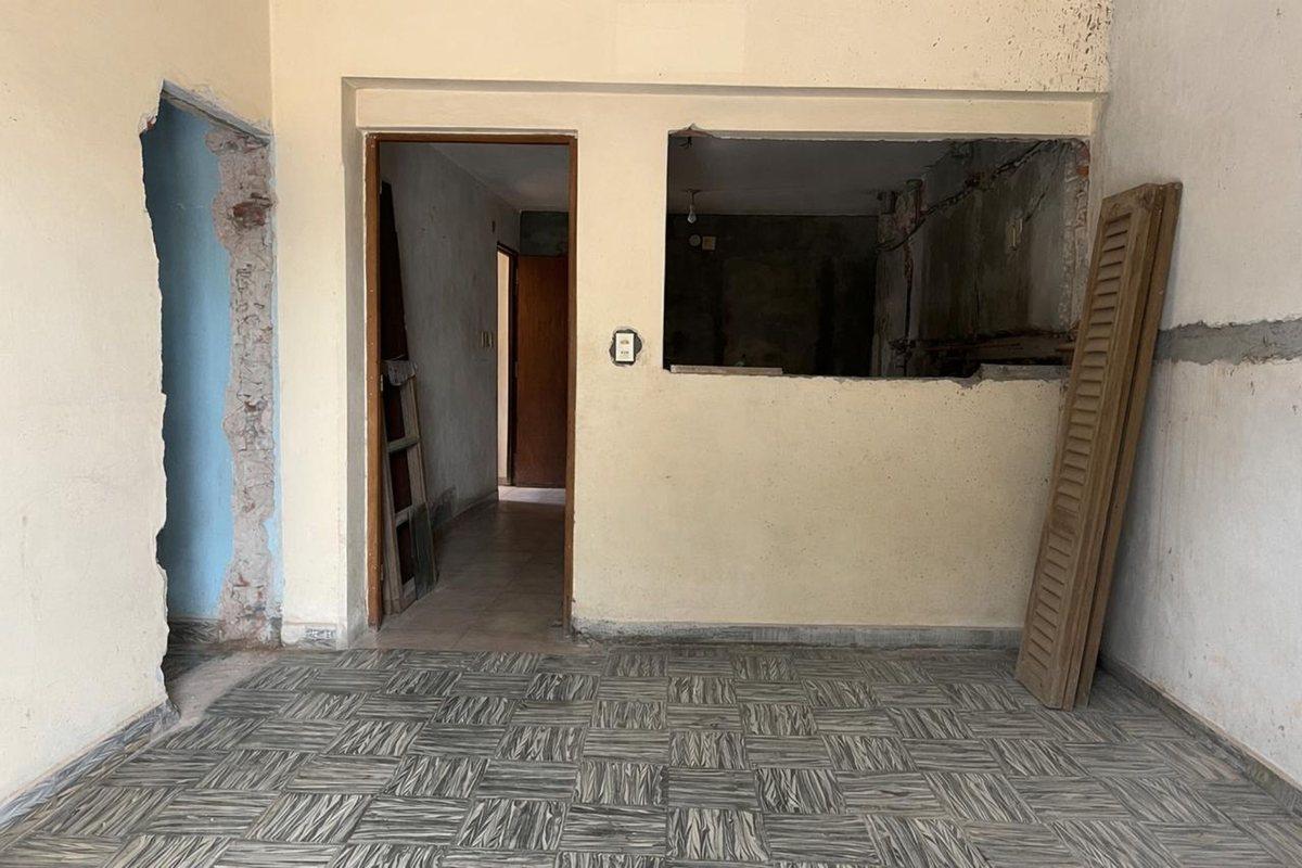 Foto de VENTA DE CASA A REFACCIONAR, CALLE SARMIENTO, imagen 2