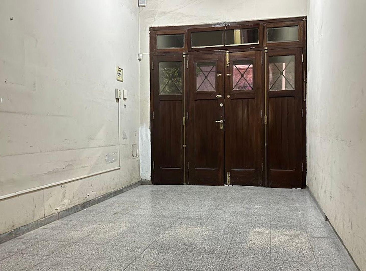 Foto de VENTA DE PH CENTRICO CON COCHERA Y LOCAL DE 3X9, imagen 1