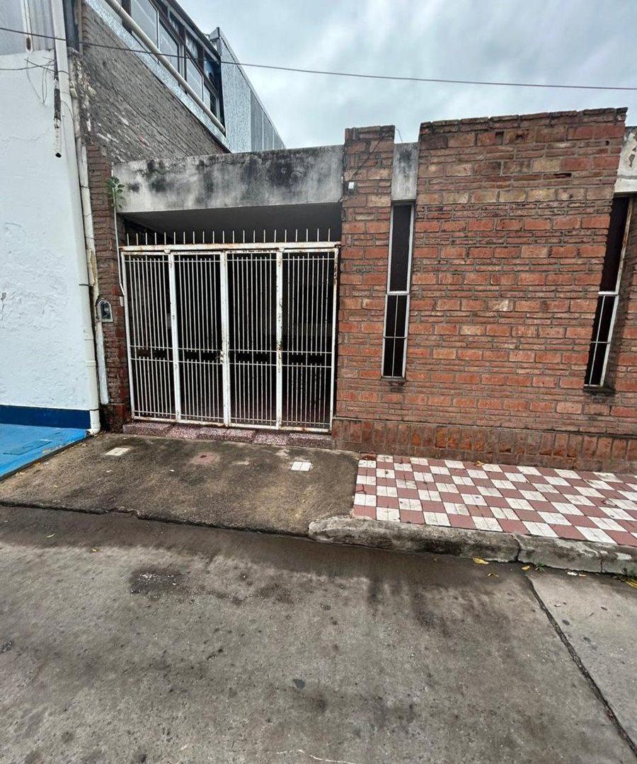 Foto de VENTAS DE CASA A REFACCIONAR EXCELENTE UBICACION, imagen 2