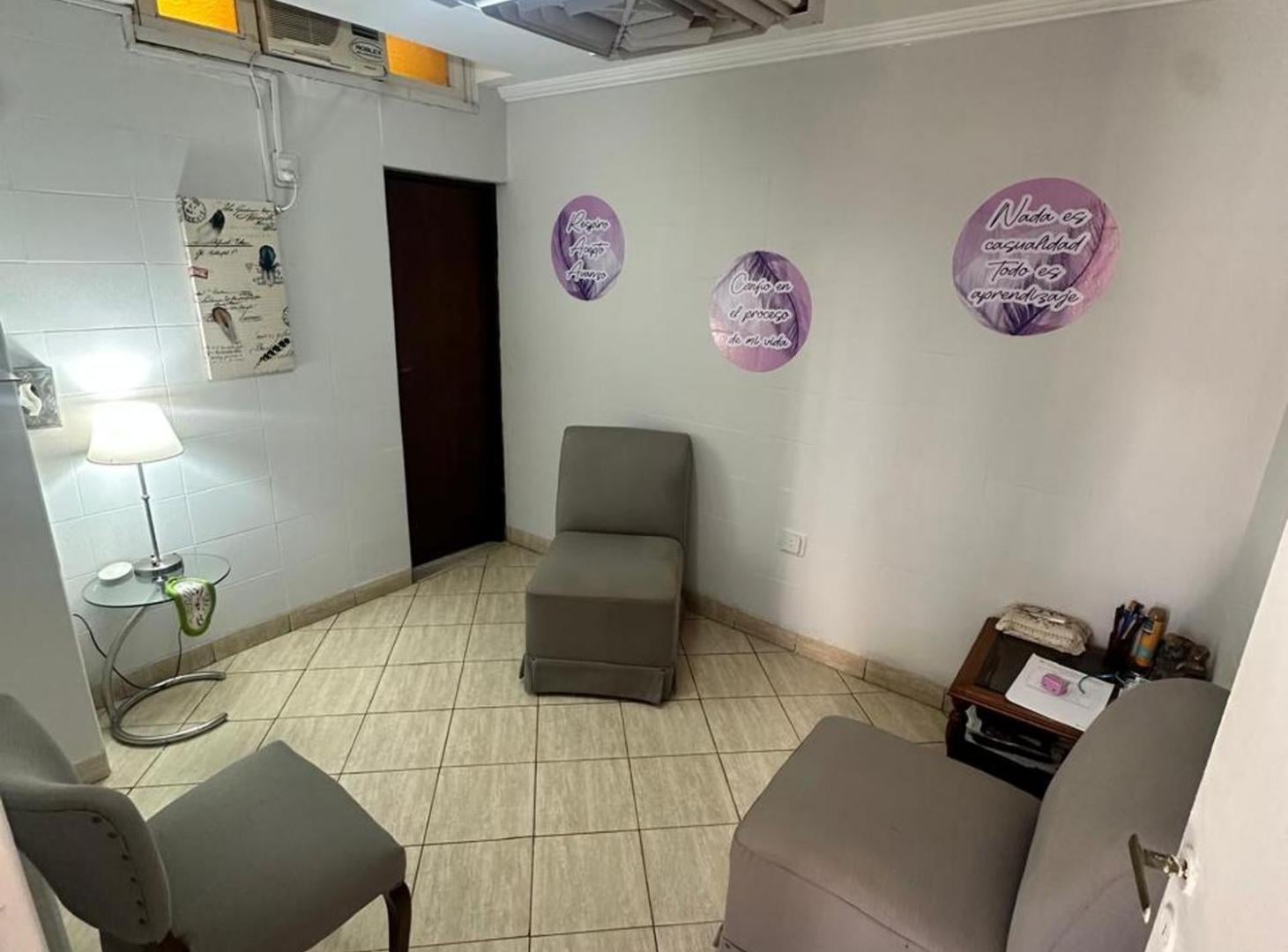 Foto de HERMOSA CASA EN PLENO CENTRO DE SGO, imagen 1