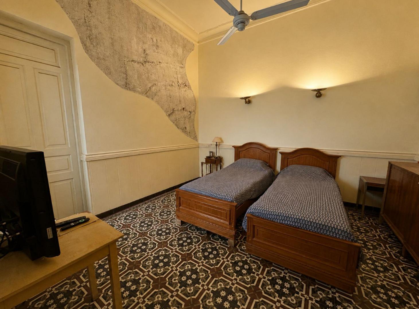 Foto de Venta de Casa de categoría a metros de calle Roca, imagen 1