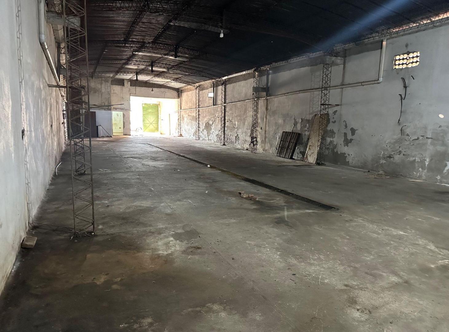 Foto de ALQUILER DE GALPON SOBRE SARMIENTO 400m2, imagen 4