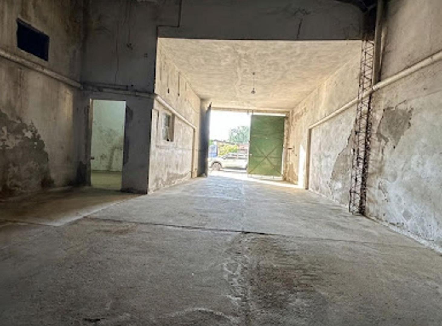 Foto de ALQUILER DE GALPON SOBRE SARMIENTO 400m2, imagen 1
