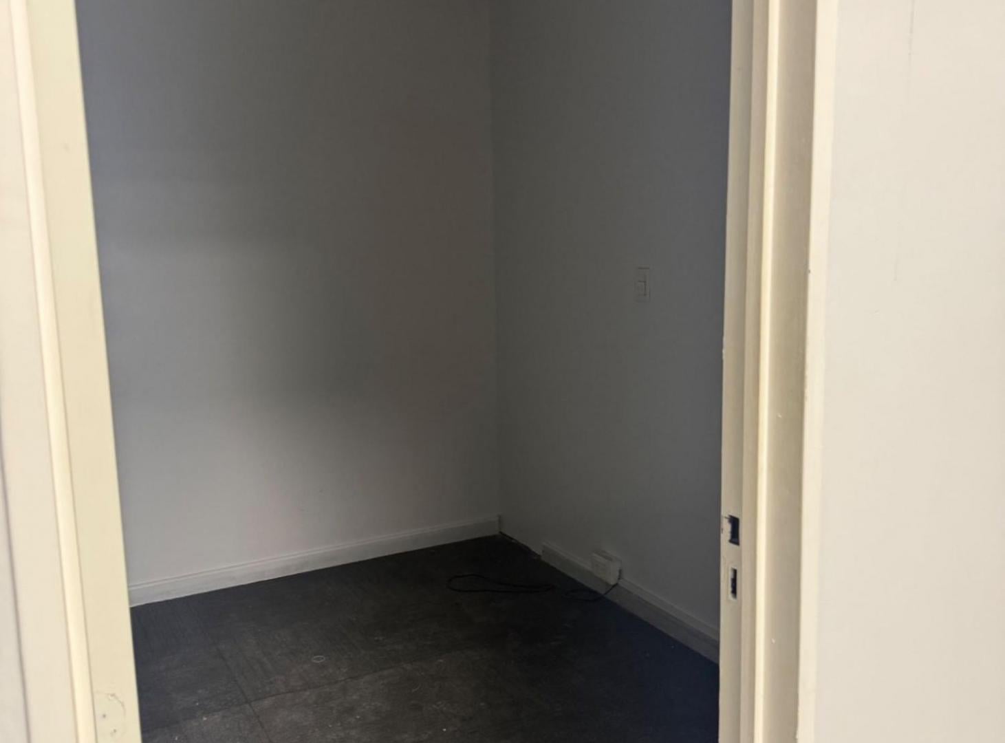 Foto de ALQUILER LOCAL COMERCIAL AV. BELGRANO SUR, imagen 4