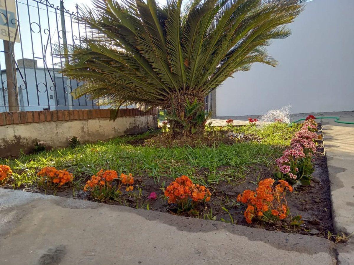 Foto de VENTA CASA ESQUINA CON PILETA Y COCHERA DOBLE, imagen 4