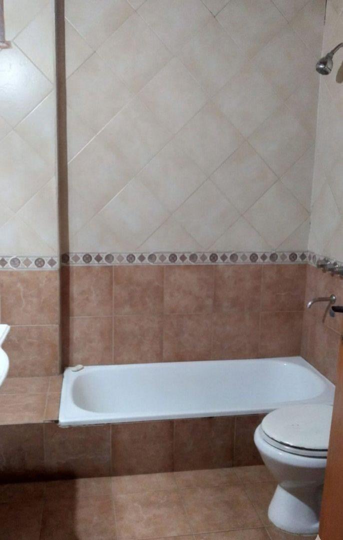 Foto de VENTA CASA ESQUINA CON PILETA Y COCHERA DOBLE, imagen 5