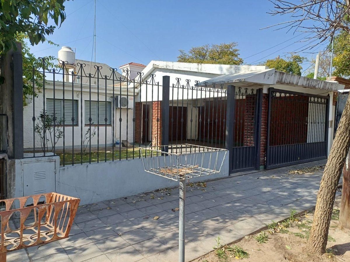 Foto de VENTA DE CASA 3 DORMITORIOS EN BARRIO CABILDO, imagen 2