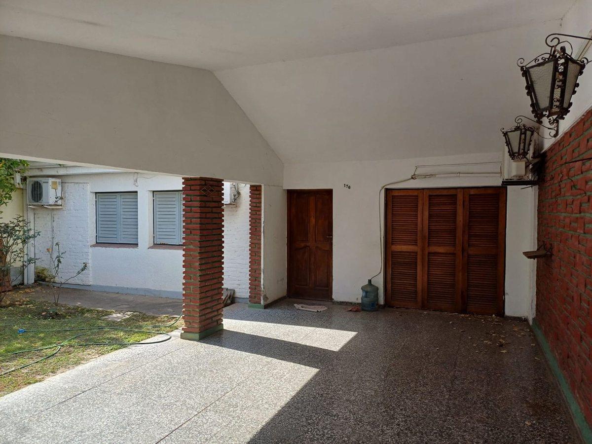 Foto de VENTA DE CASA 3 DORMITORIOS EN BARRIO CABILDO, imagen 1