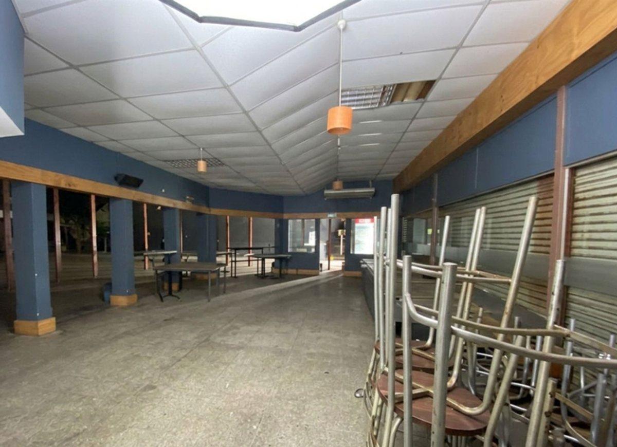 Foto de Venta de importante Hibrido Salon+Galpon+ Edificio, imagen 5