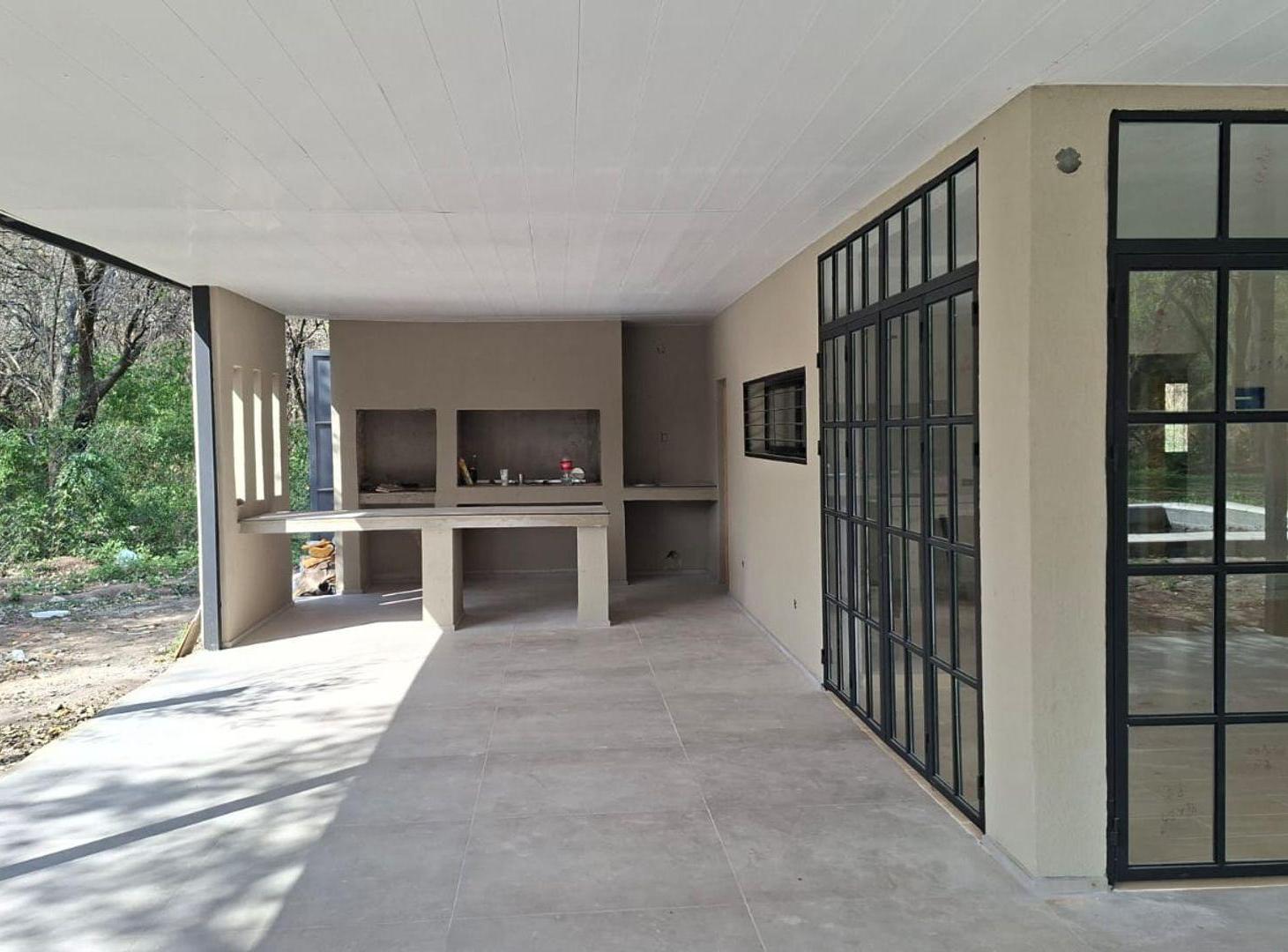 Foto de VENTA DE CASA A ESTRENAR CON PILETA, imagen 2