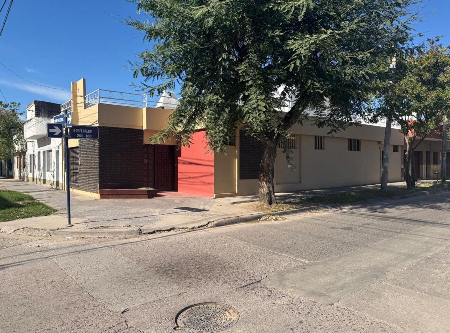 Foto de VENTA CASA ESQUINA CON POTENCIAL, TERRAZA Y ASADOR, imagen 1