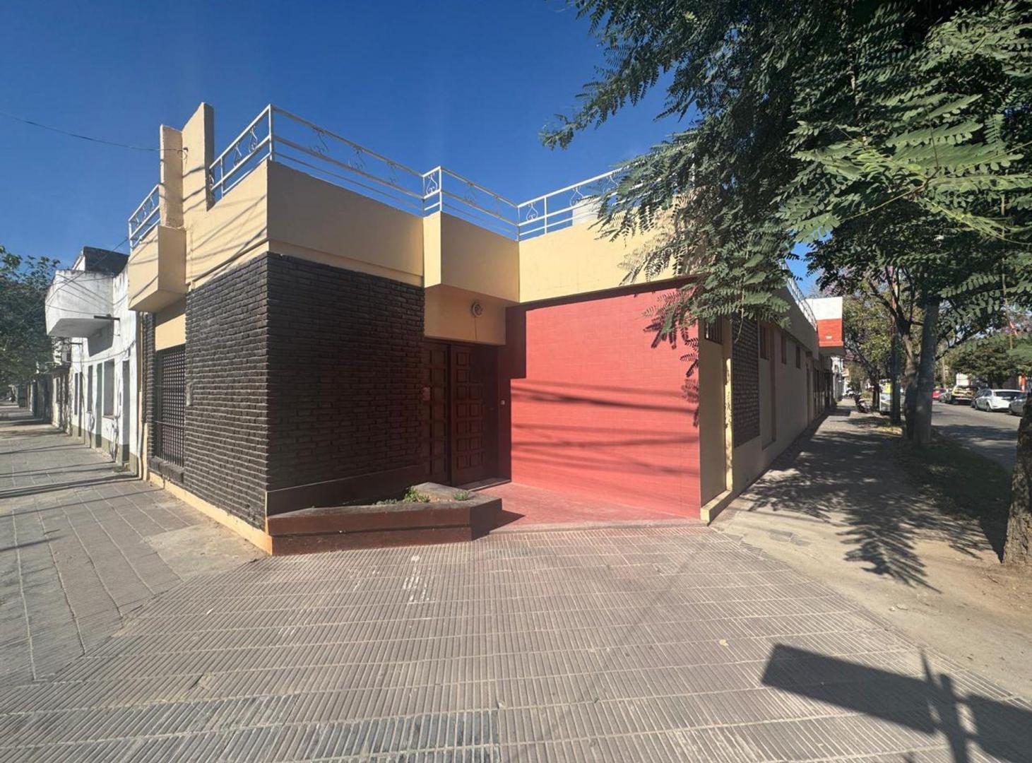 Foto de VENTA CASA ESQUINA CON POTENCIAL, TERRAZA Y ASADOR, imagen 2