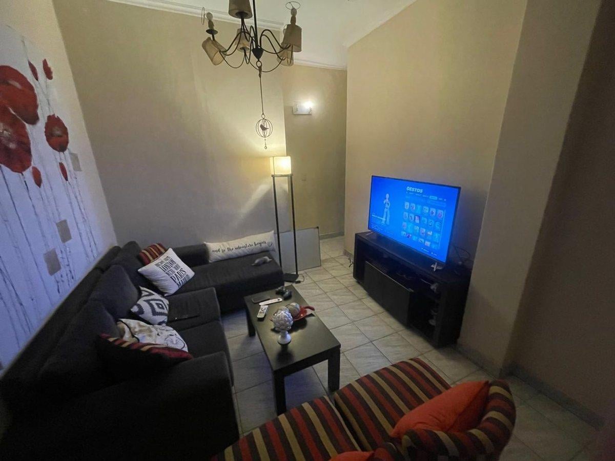 Foto de CASA EN VENTA - BARRIO CENTENARIO, imagen 2
