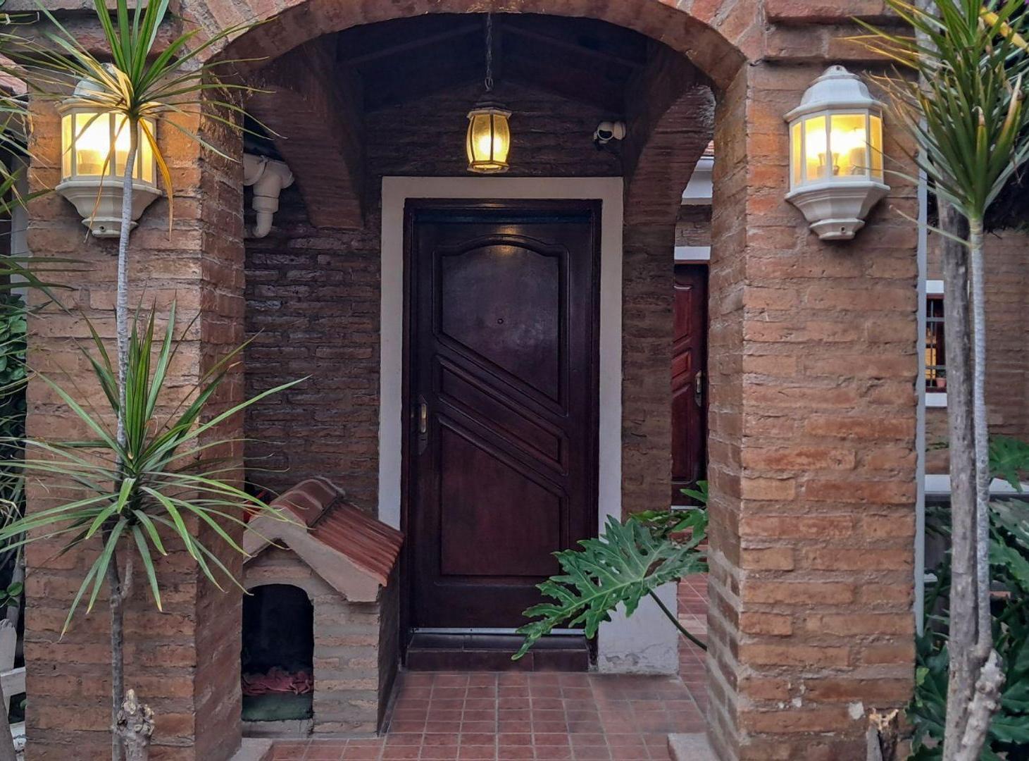 Foto de VENTA CASA 6 DOR B° CABILDO SANTIAGO DEL ESTERO, imagen 1
