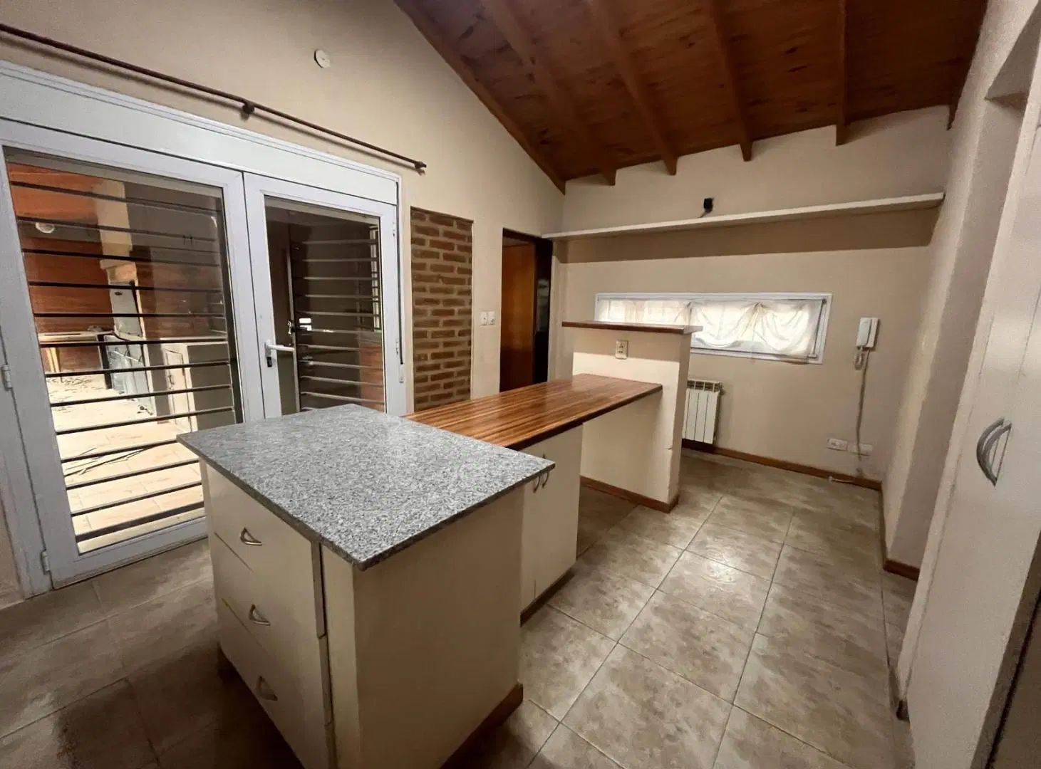 Venta Casa 3 dormitorios Bº El Sausalito 4